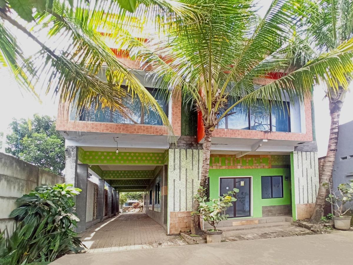 Oyo 90093 Dw Hotel Malang Bagian luar foto
