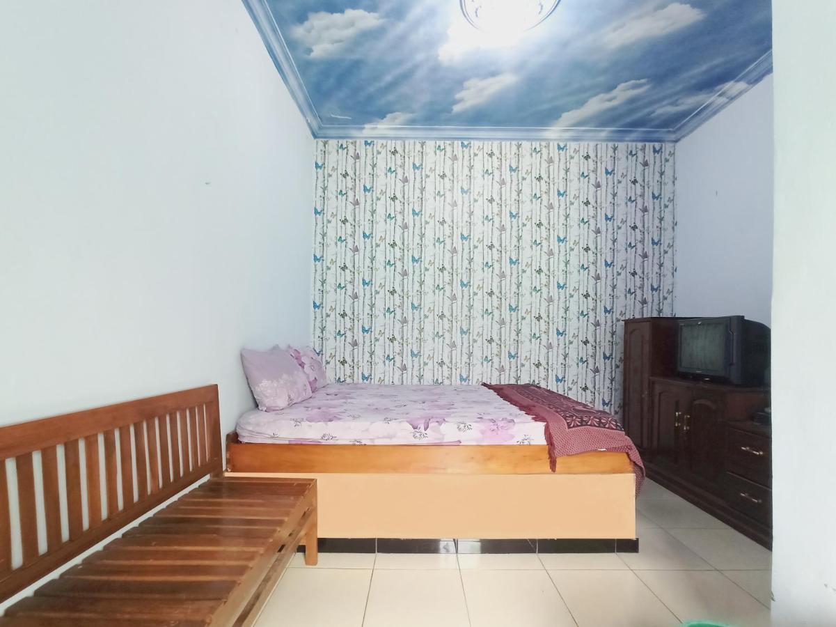 Oyo 90093 Dw Hotel Malang Bagian luar foto