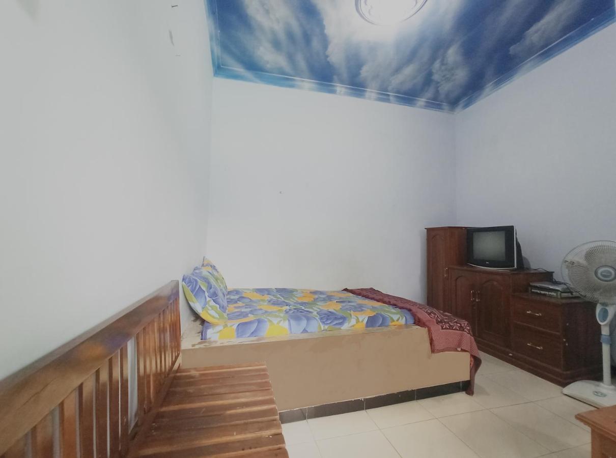 Oyo 90093 Dw Hotel Malang Bagian luar foto