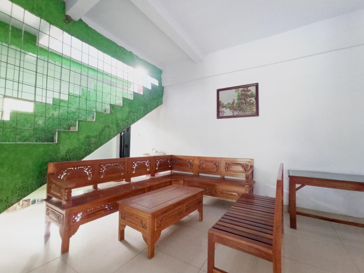 Oyo 90093 Dw Hotel Malang Bagian luar foto